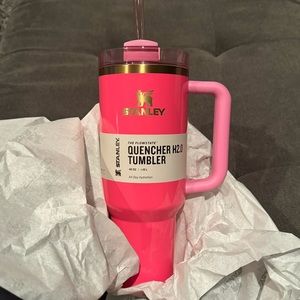 Stanley THE QUENCHER H2.0
FLOWSTATE™ TUMBLER | 40 OZ